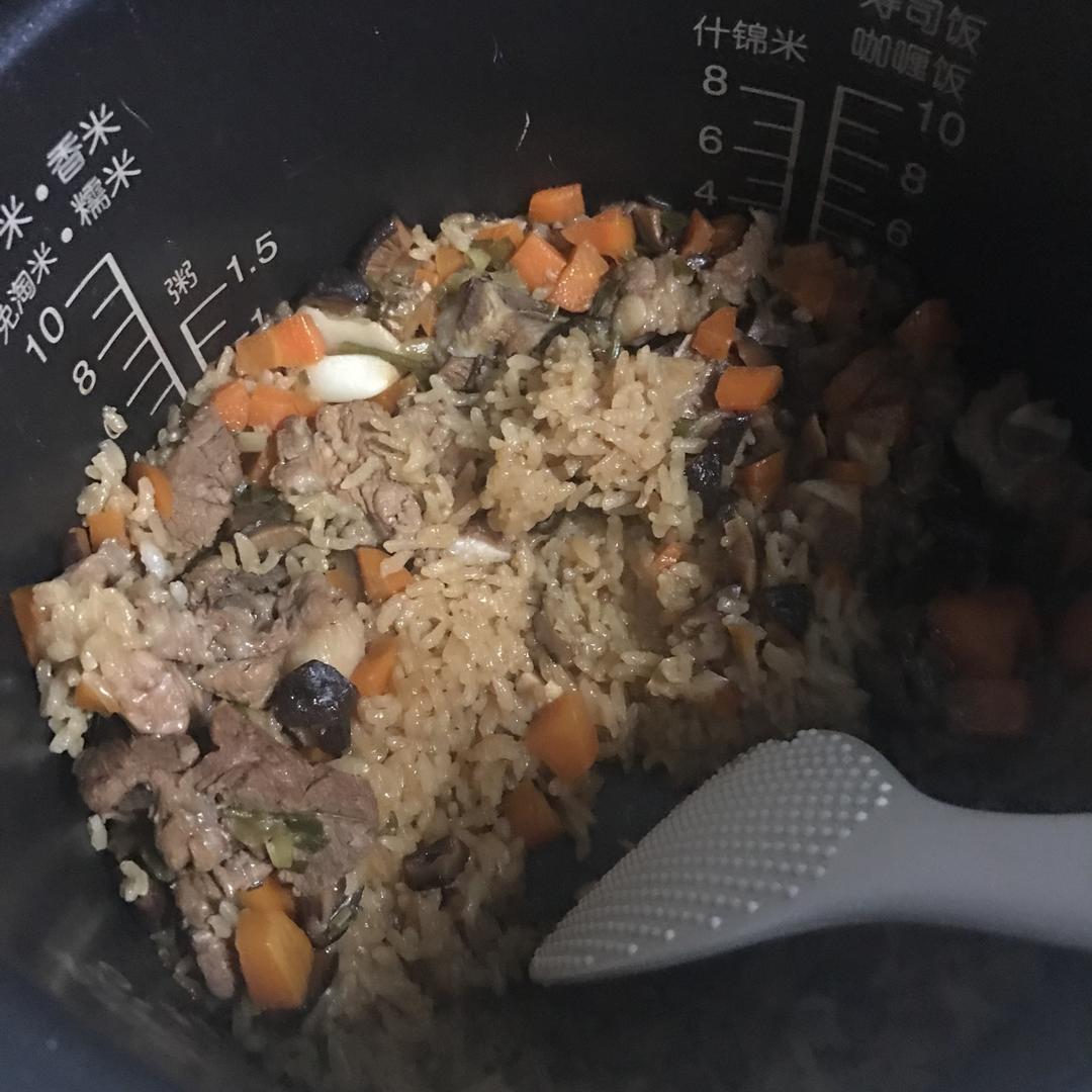 喷香排骨焖饭（爆好吃）