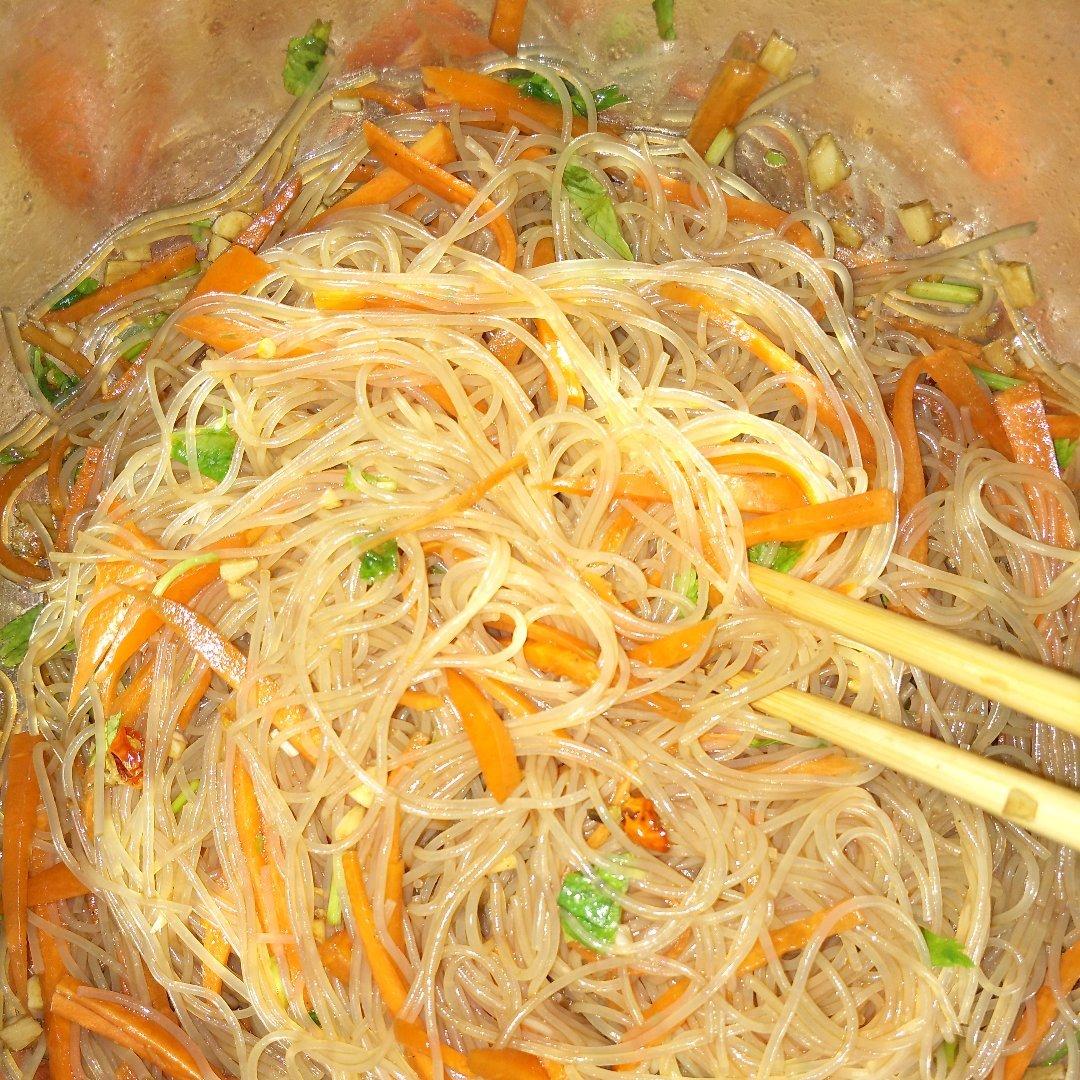 凉拌三丝(豆腐皮粉丝胡萝卜版)