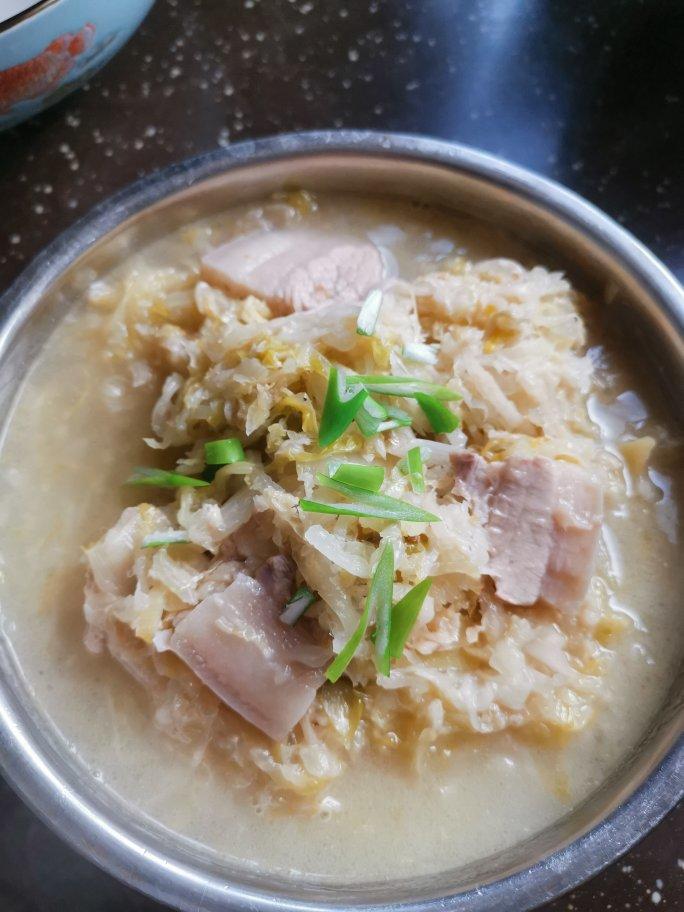 五花肉炖酸菜【最爱妈妈菜】