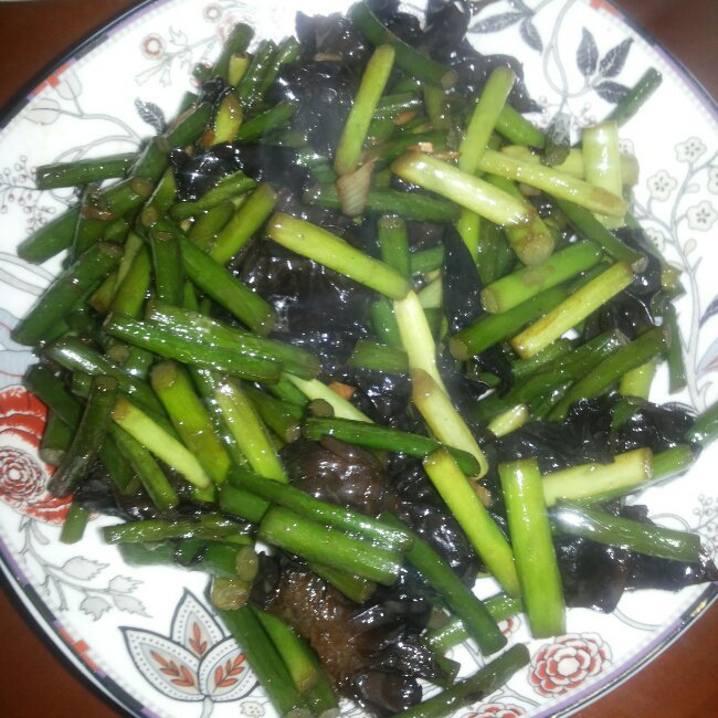 董太的私房菜-蒜薹炒木耳肉