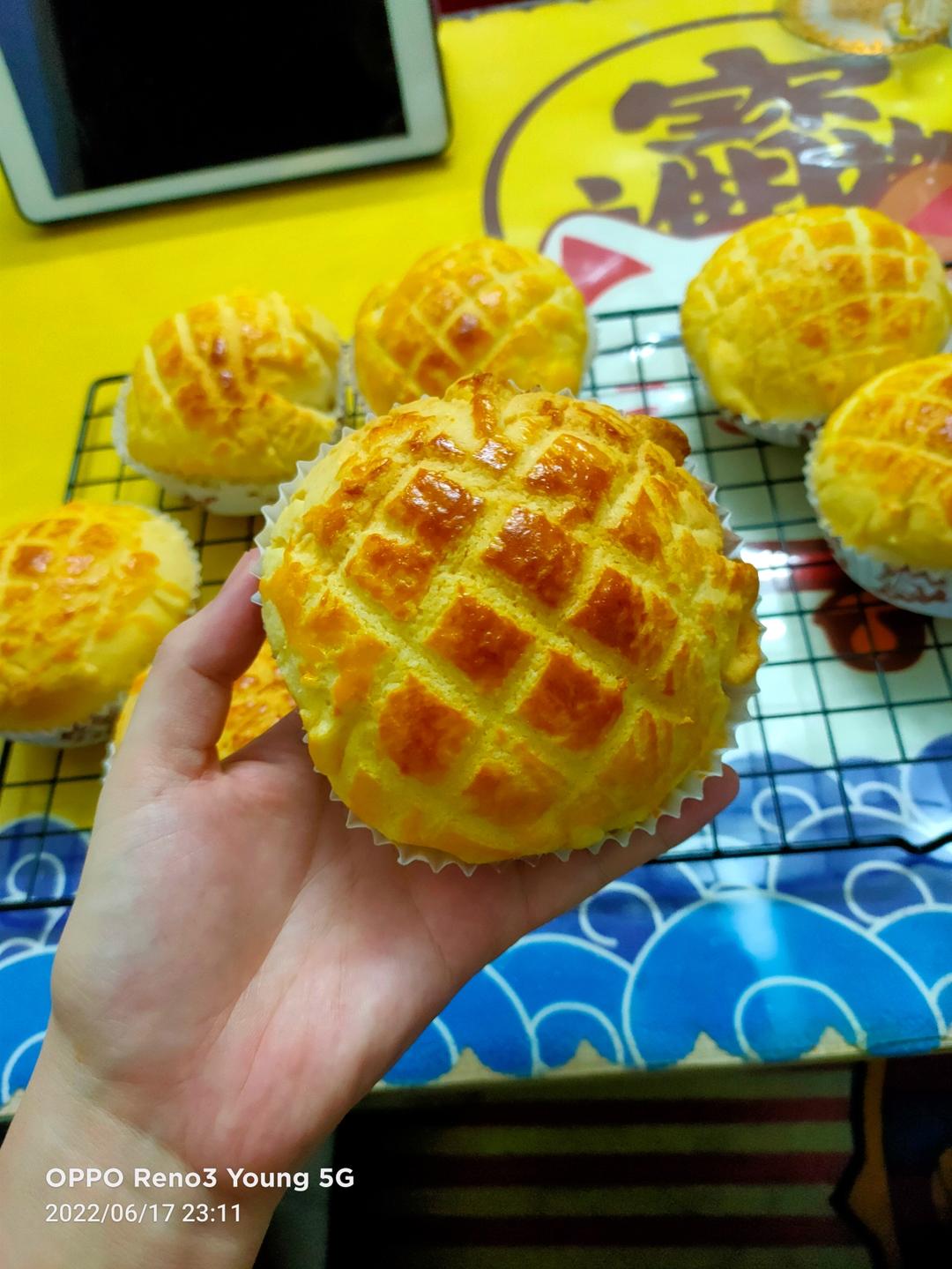 好吃到炸裂的港式菠萝包（附带制作酥皮的小视频）