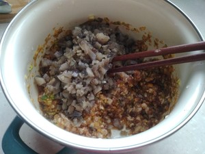 猪肉韭黄海参水饺的做法 步骤3