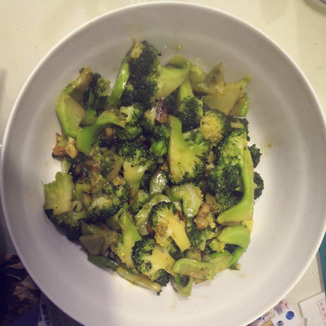 好吃到爆的耗油蒜蓉西兰花(从不修图，喜欢请关注)