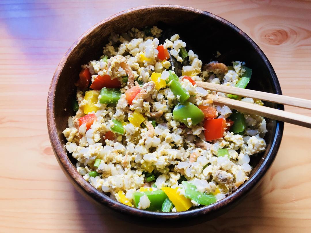 彩椒炒大麦饭的做法