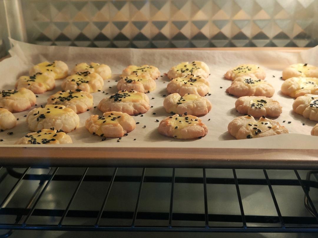 轻轻一按就碎掉的原味桃酥（不输猪油版）