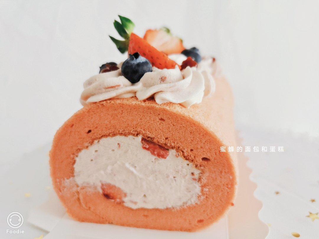 粉嫩草莓蛋糕卷