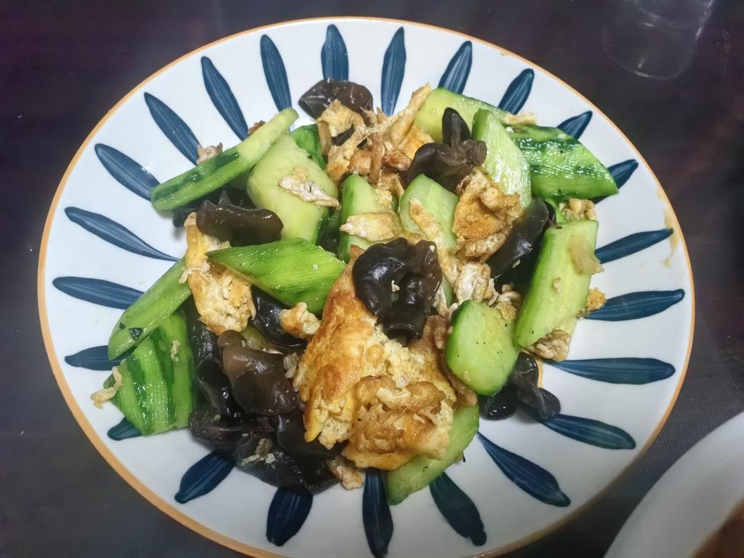 青瓜木耳炒鸡蛋