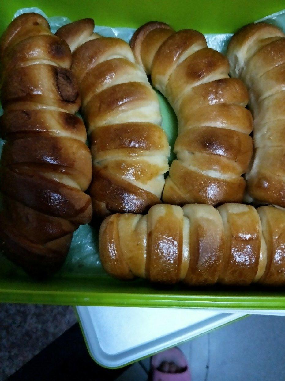 豆沙馅毛毛虫面包