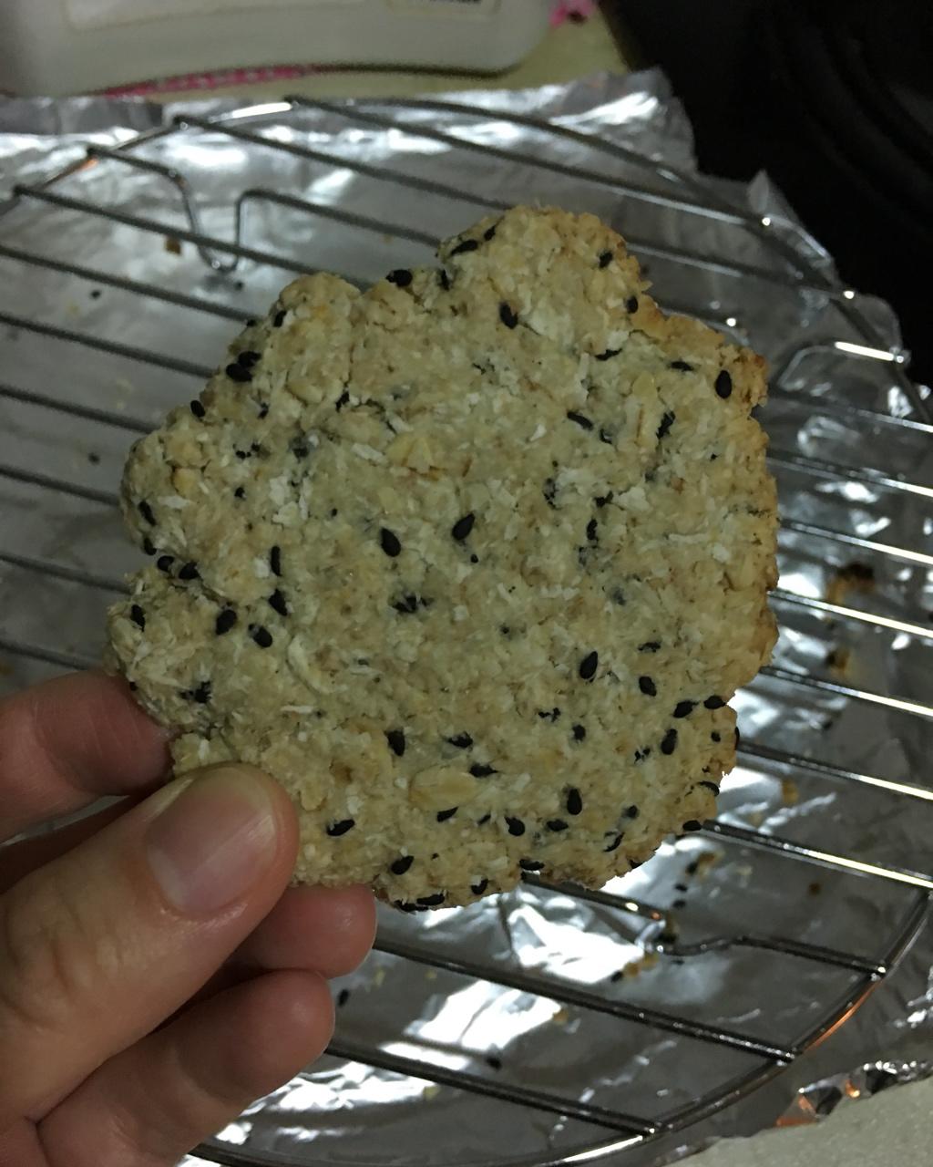 素食:有机燕麦芝麻大饼干