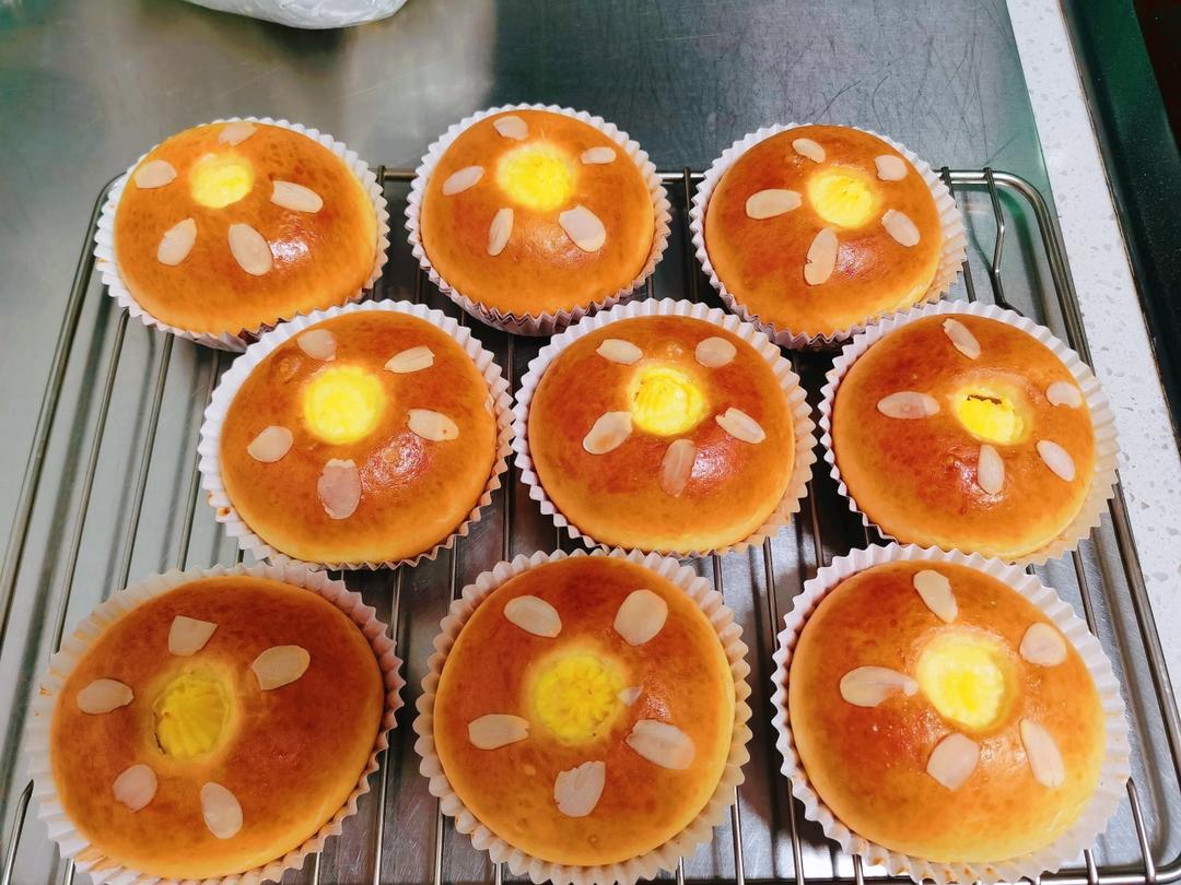 特浓卡仕达酱面包