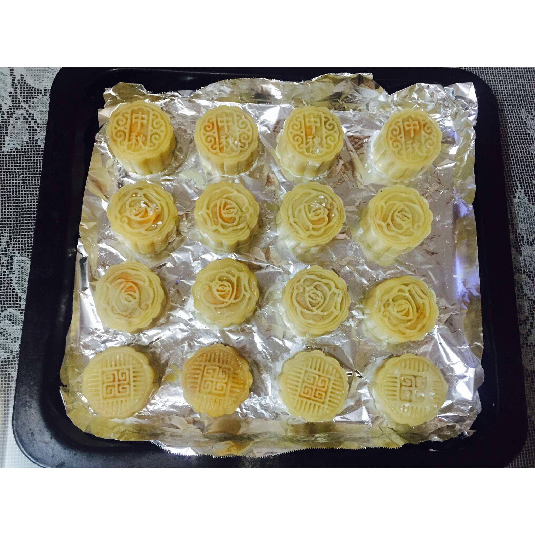 广式月饼—蛋黄莲蓉月饼