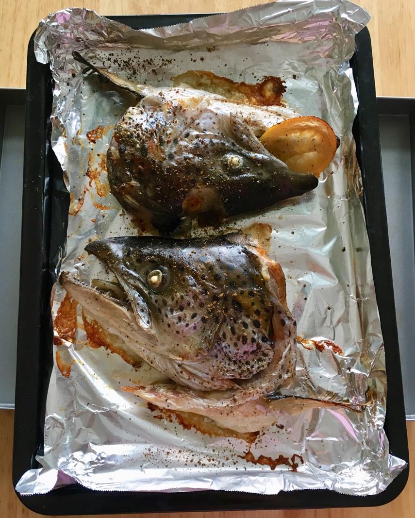 不输日料店的烤三文鱼头