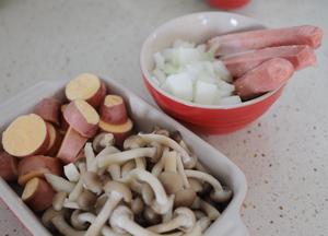 Le creuset酷彩-铸铁锅菜谱#红薯香肠咖哩饭#的做法 步骤1