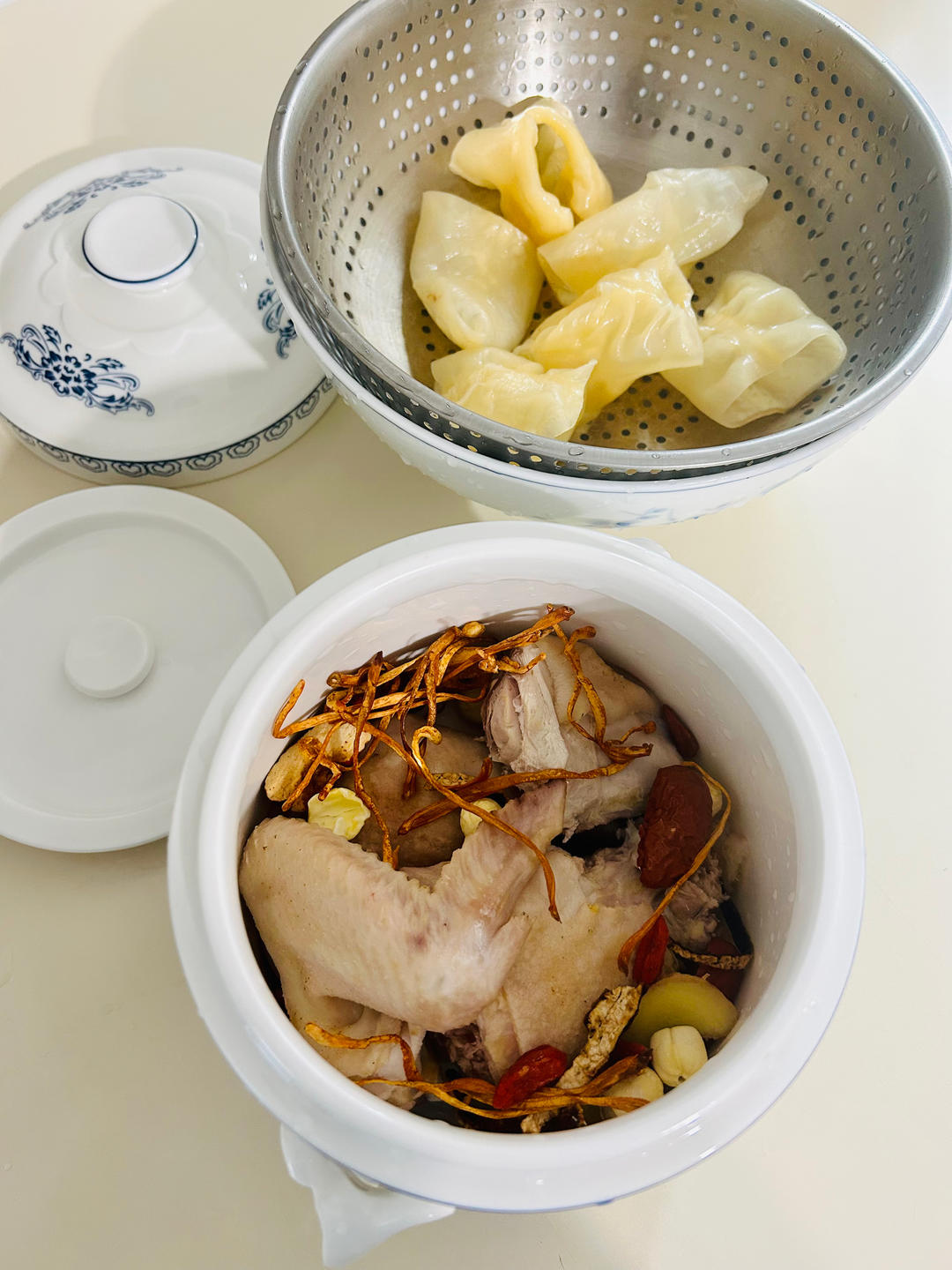 虫草花花胶炖鸡汤