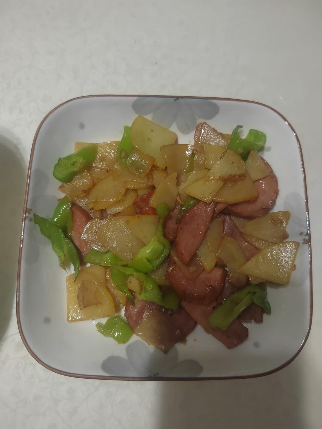 土豆片炒火腿肠