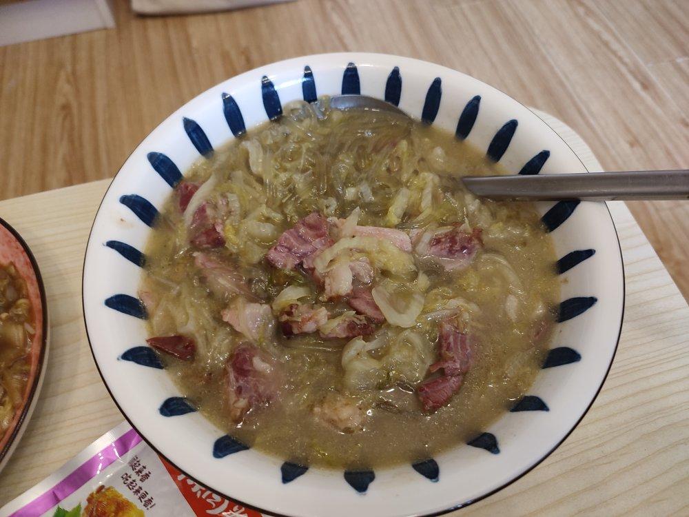 东北酸菜猪肉炖粉条