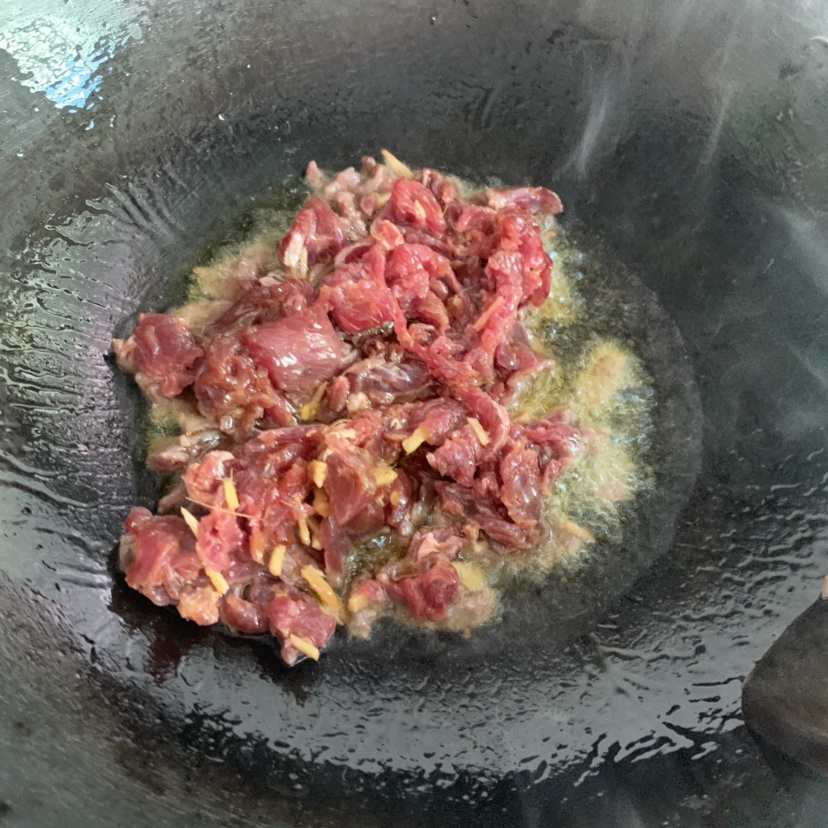 很嫩的小炒芹菜黄牛肉的做法 步骤4