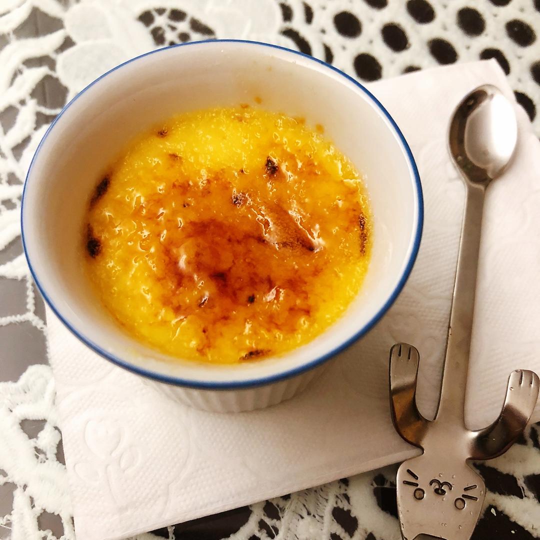Crèmebrulée。法式烤布雷。焦糖布丁。