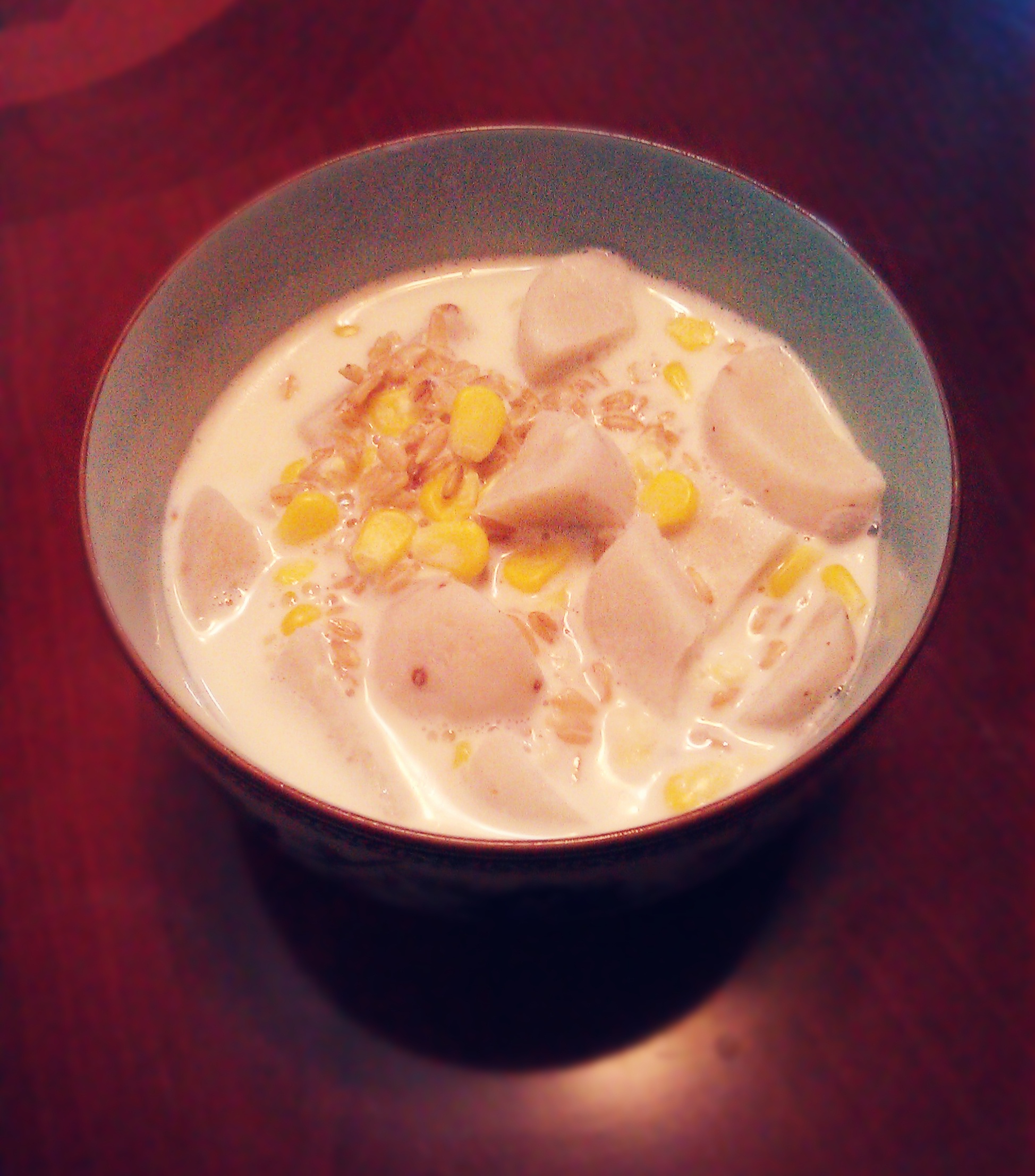 一只王蛋挞做的芋头燕麦牛奶粥