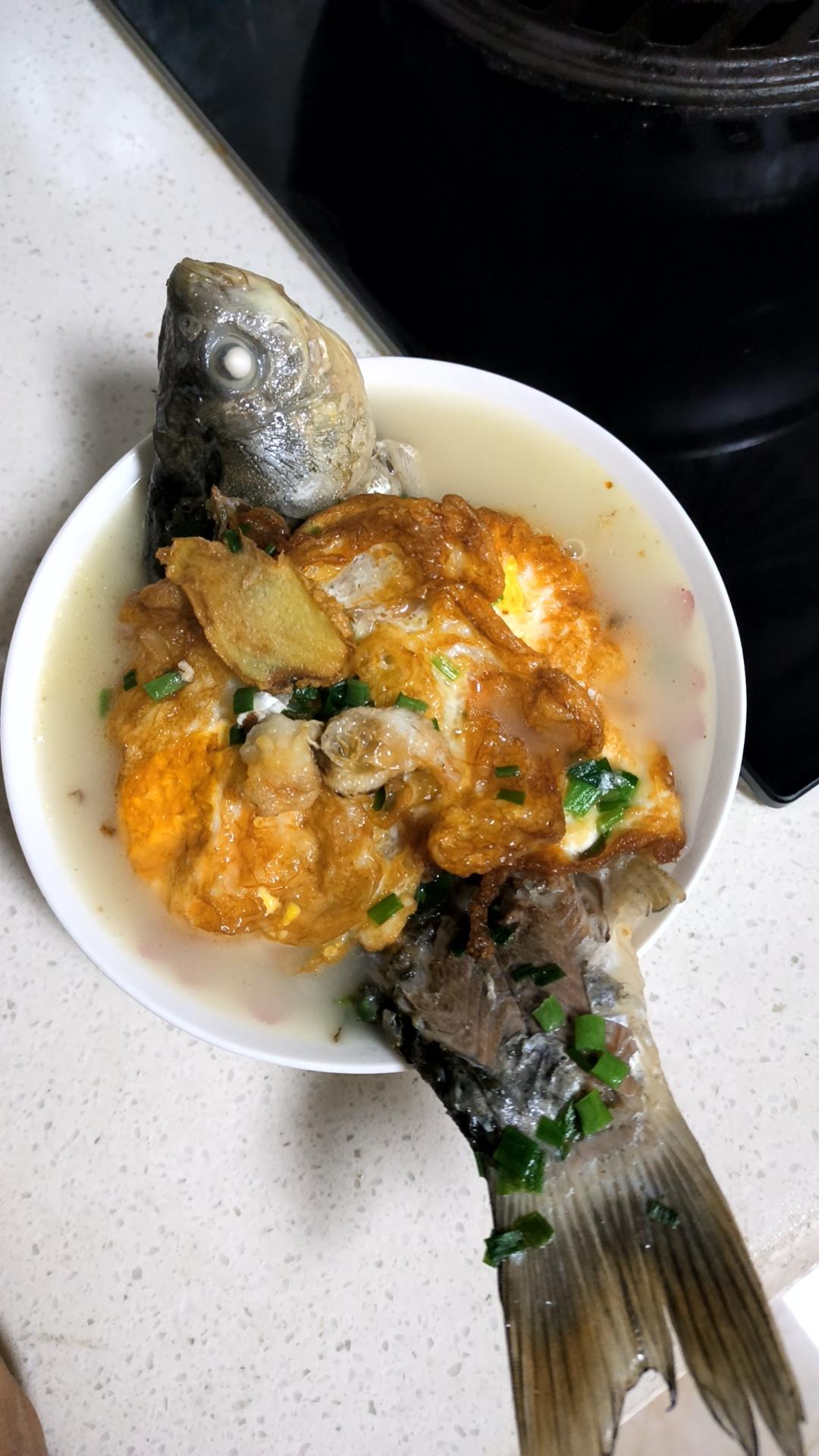 荷包蛋奶汤鲫鱼｜分分钟汤白