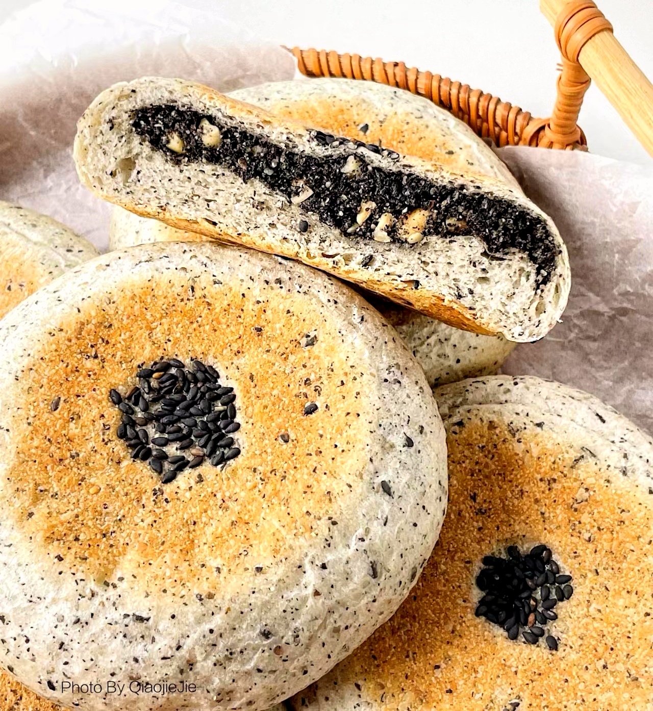 新手小白也能完美复制的日式黑芝麻养生面包的做法