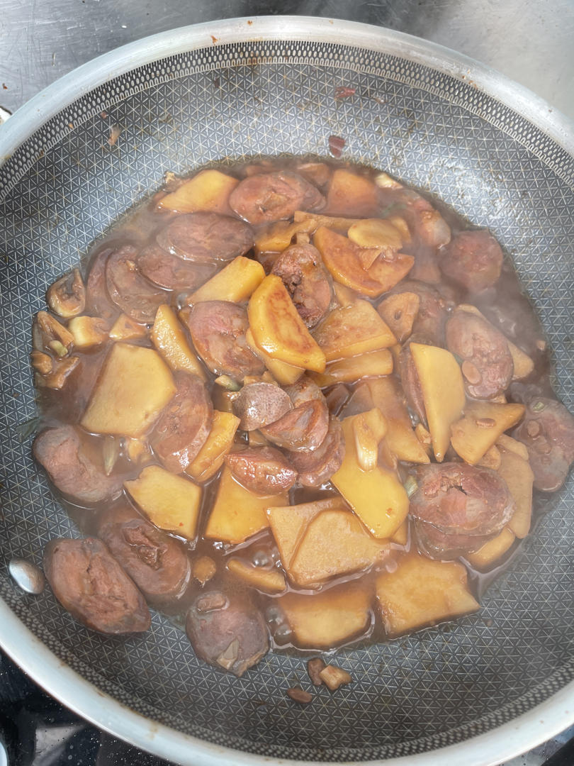 土豆焖腊肠