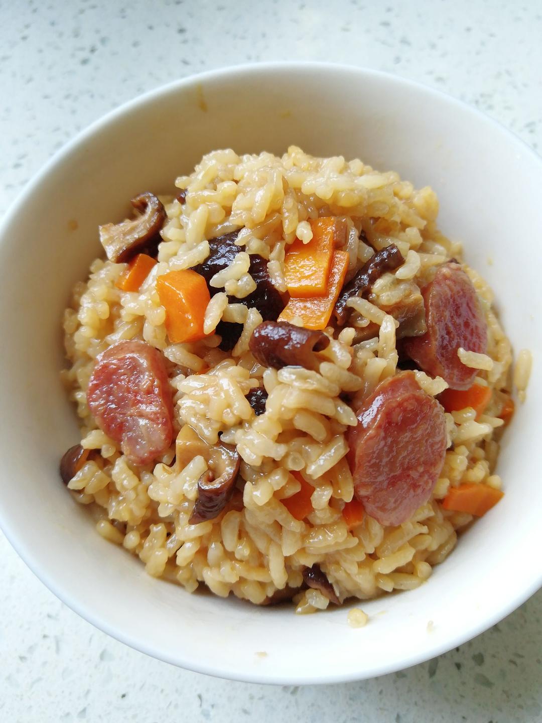 香菇腊肠土豆焖饭