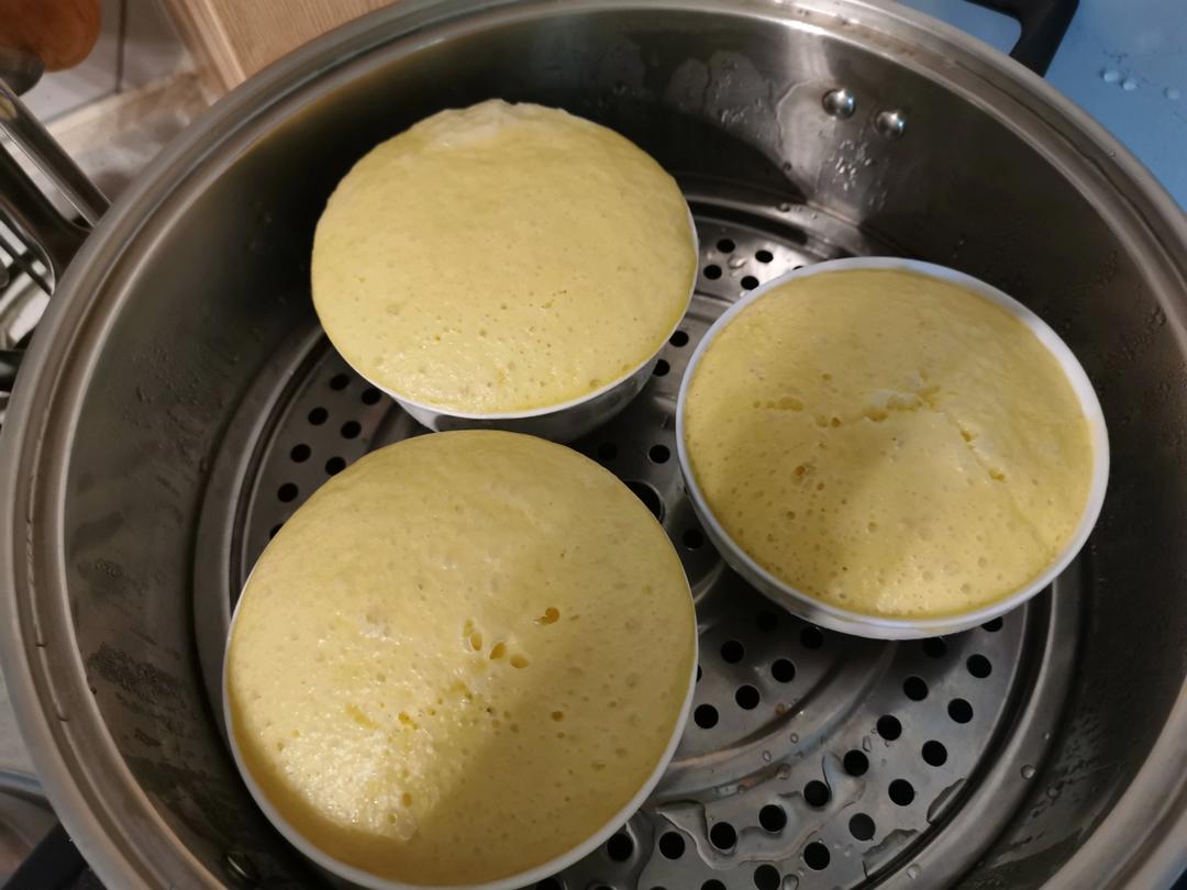 两个鸡蛋一碗面 全程手不粘面 轻松搞定小碗蒸发糕 蓬松煊软 比面包好吃