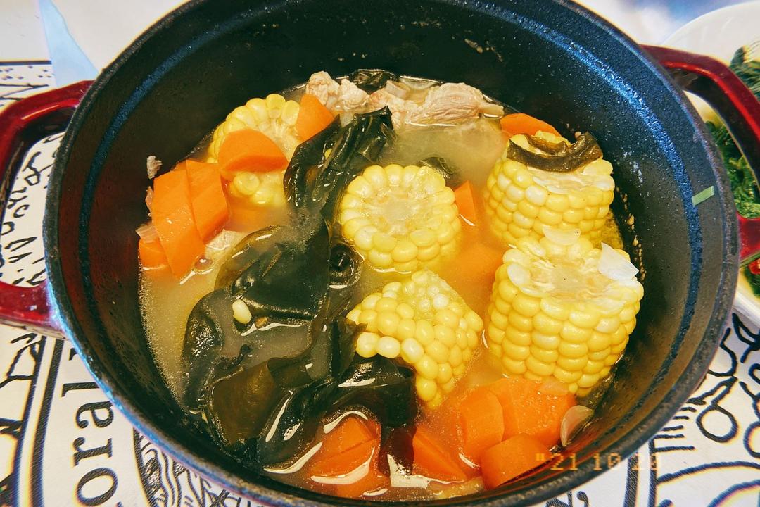 玉米排骨裙带菜                     （海带）萝卜汤