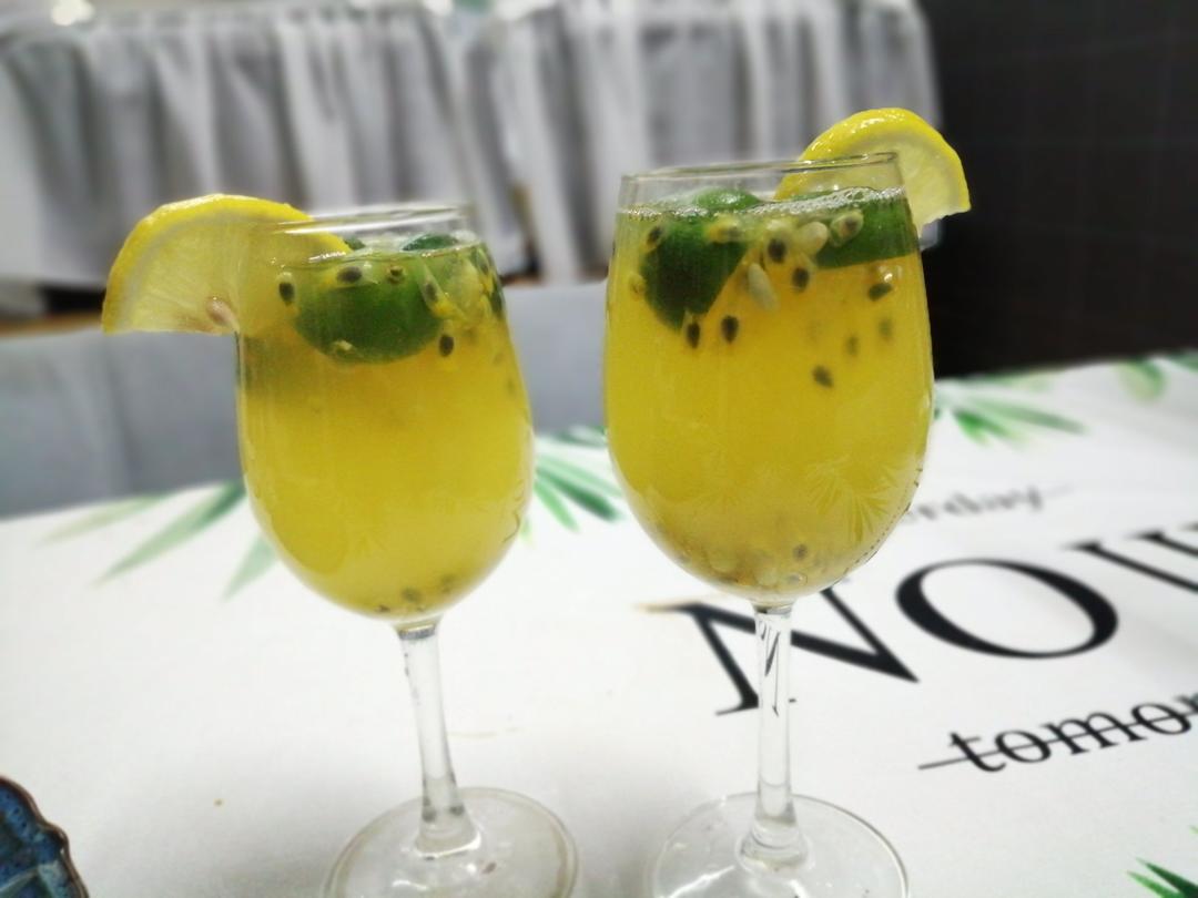 夏日冰饮~养颜美容的百香果金桔水果茶，口感超赞！