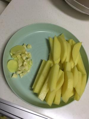 小白菜炖土豆的做法 步骤1