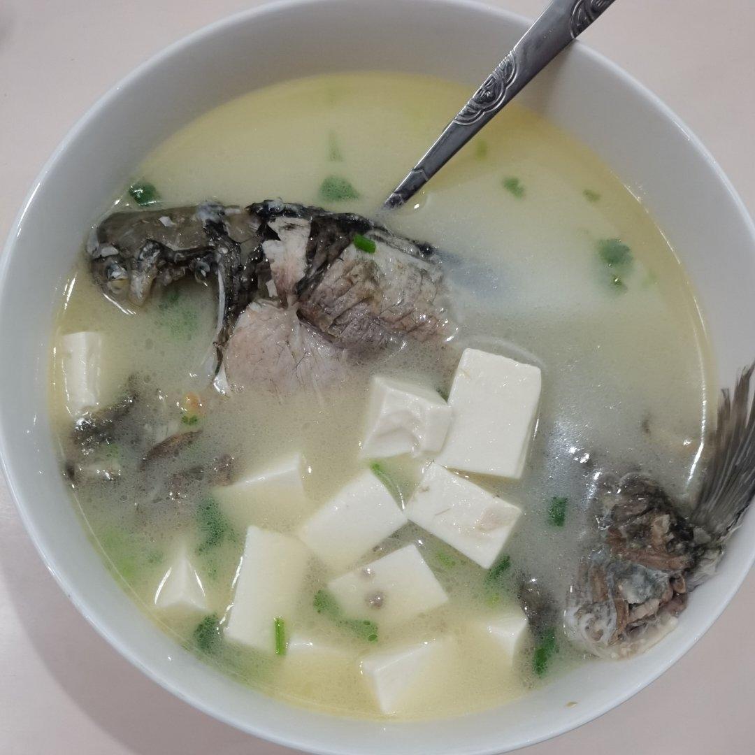 奶白鲫鱼豆腐汤|一条鱼最后的温柔