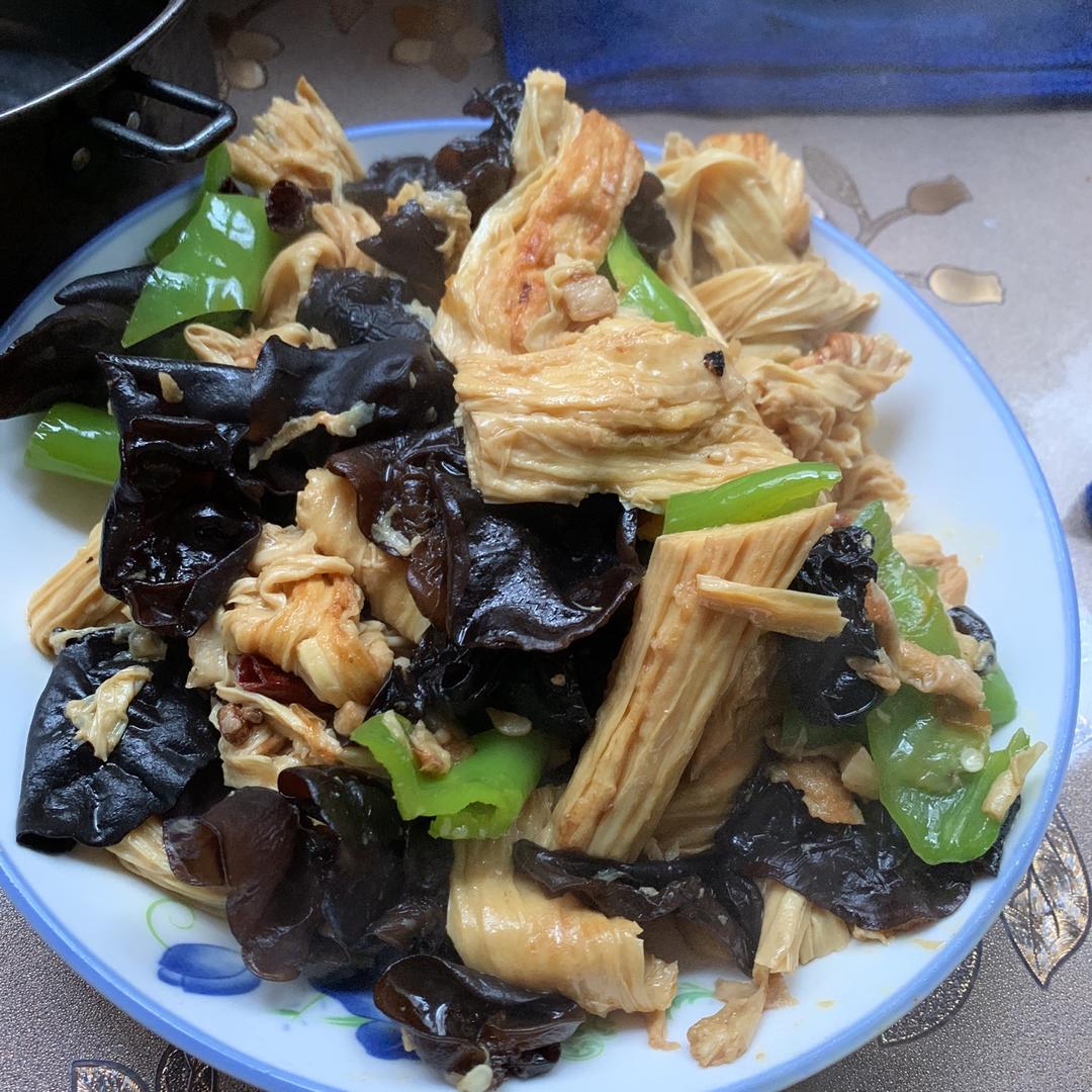 尖椒木耳烧腐竹