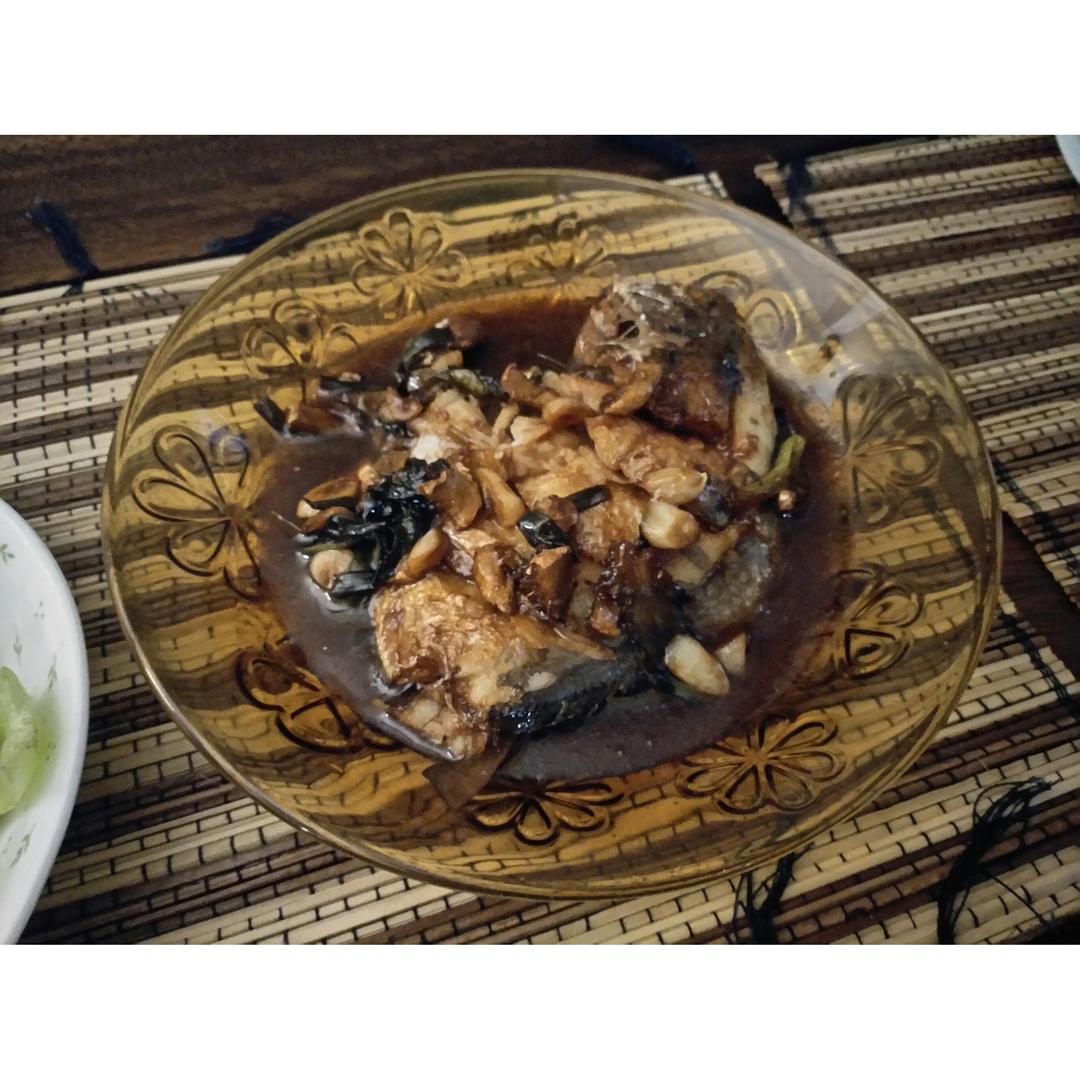 传统中式红烧平鱼
