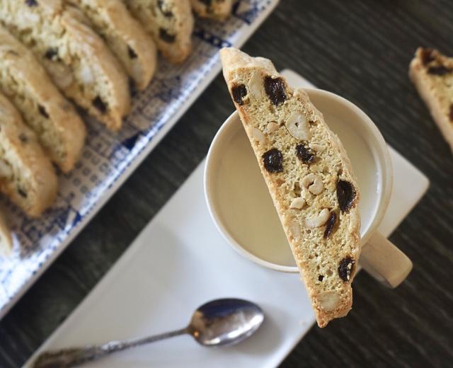 腰果葡萄干意式脆饼-Biscotti with raisin and cashew 略健康的小零食的做法