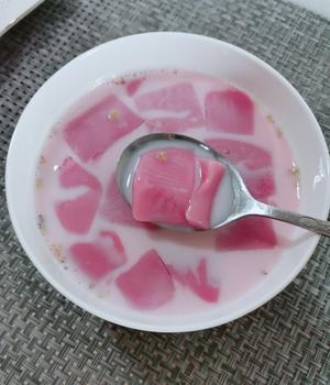 粉红少女心的牛奶冰粉（甜菜根做天然色色素哦）的做法 步骤3