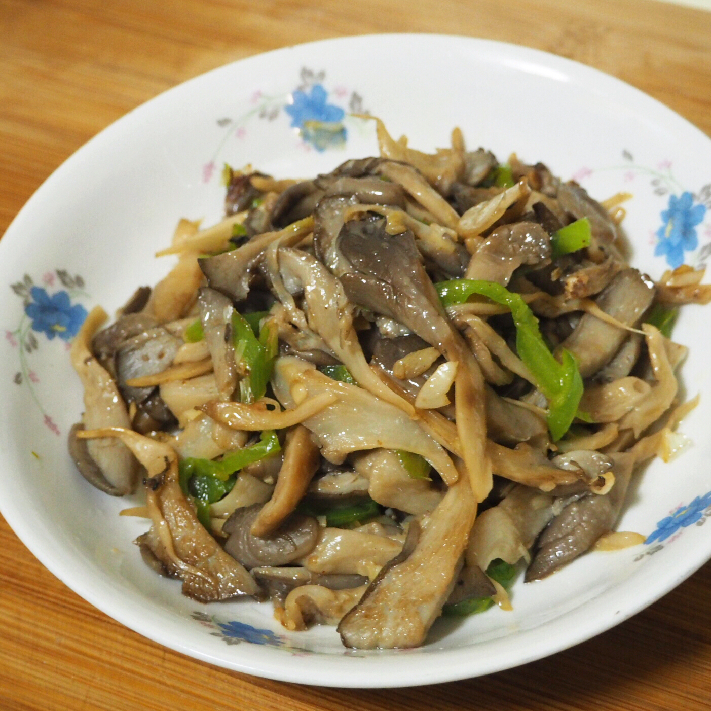 青椒炒平菇