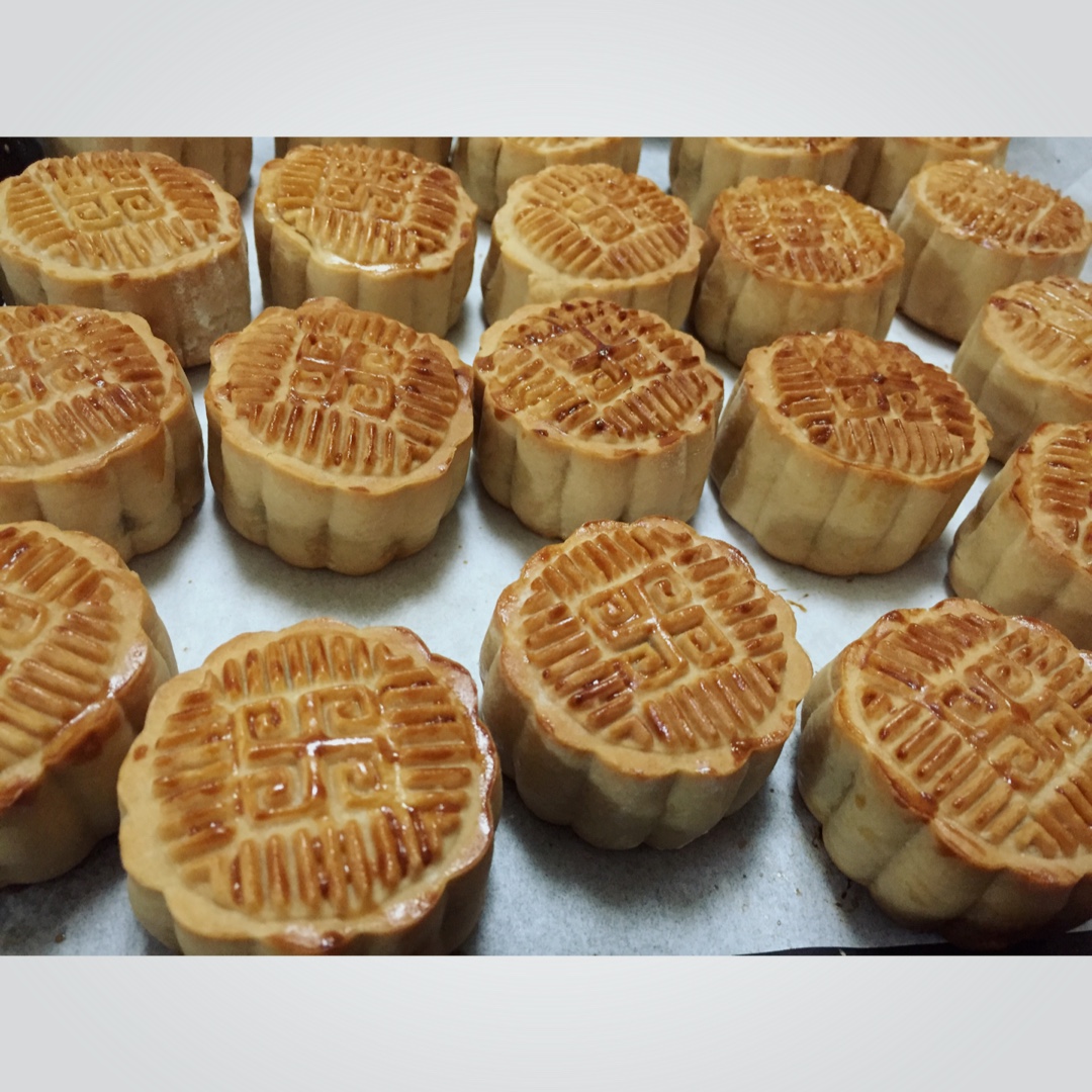 广式月饼—蛋黄莲蓉月饼