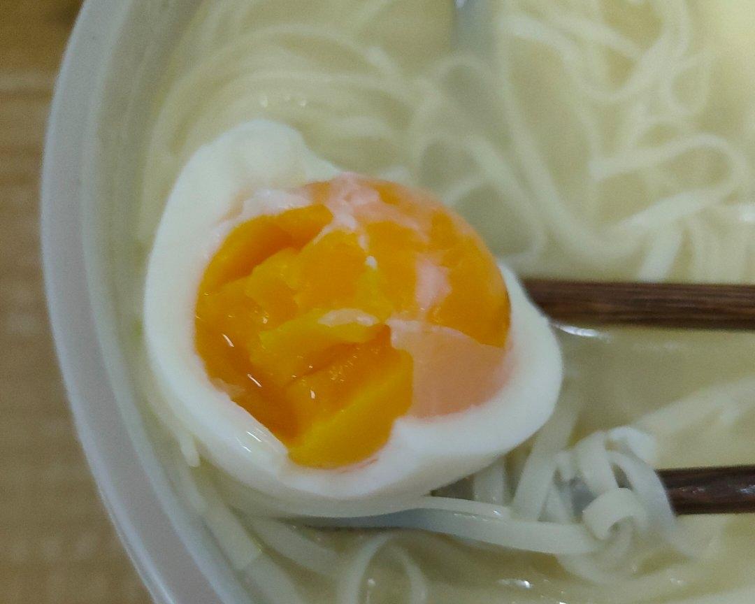 超简单的溏心煮鸡蛋(烧水壶)的做法