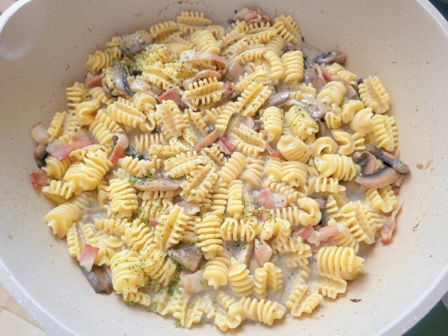 奶油蘑菇虾仁意面（好侍奶炖）