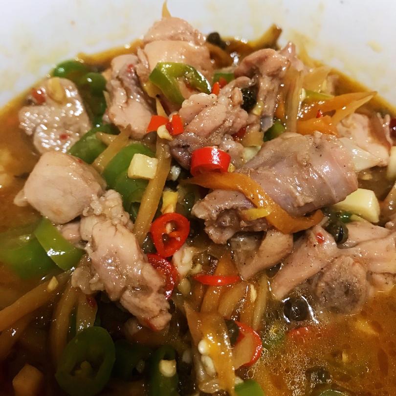 厨师长教你：自贡名菜“鲜锅兔”的家常做法，味道很赞先收藏起来