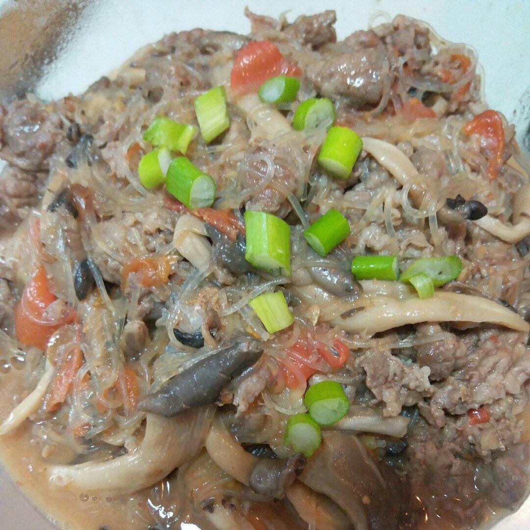 肥牛蘑菇砂锅 Beef & Mushroom Hotpot