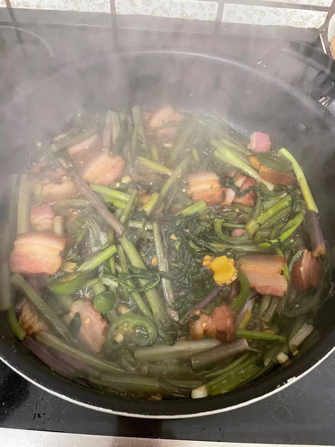 腊肉炒红菜苔