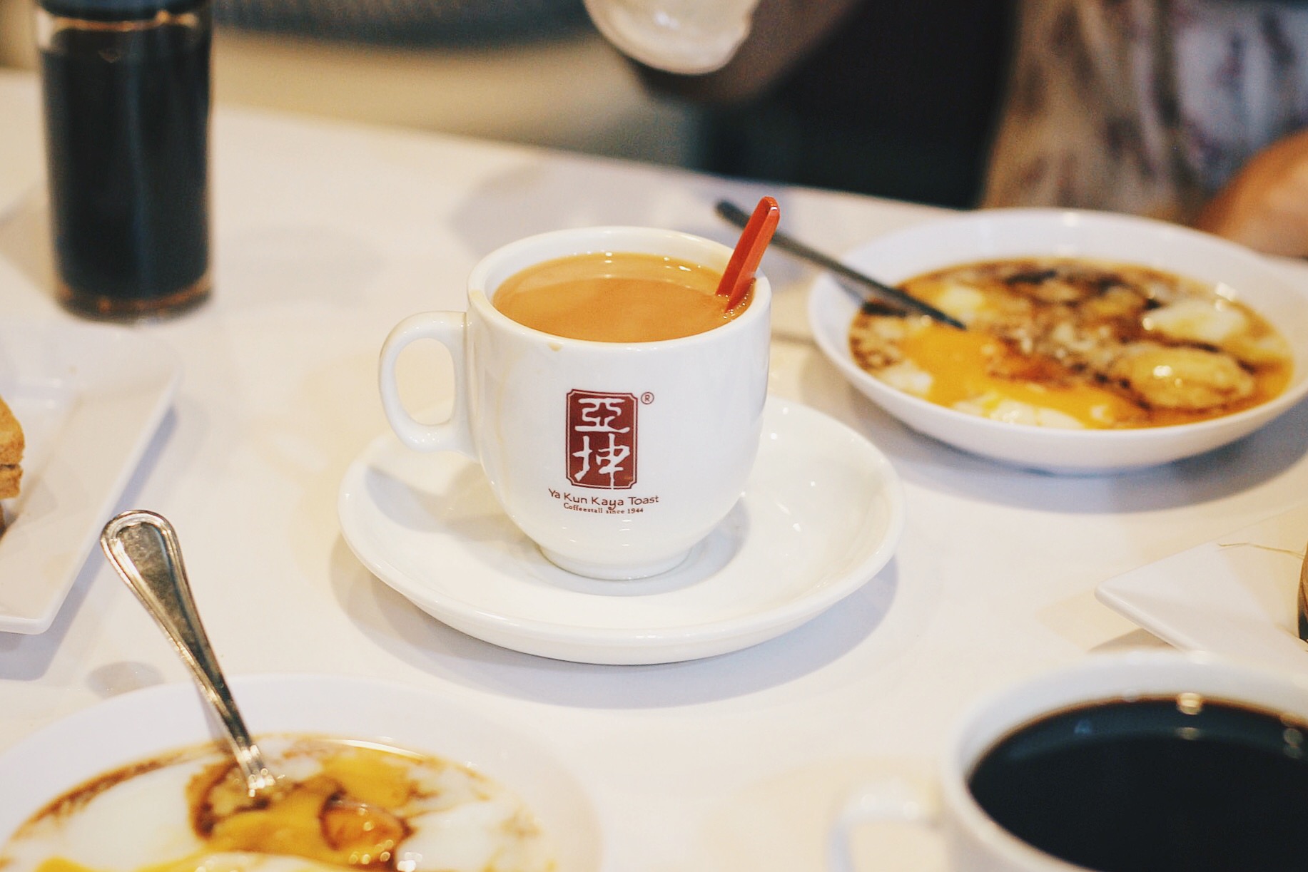 新加坡国民早餐：咖椰土司、半熟蛋与咖啡