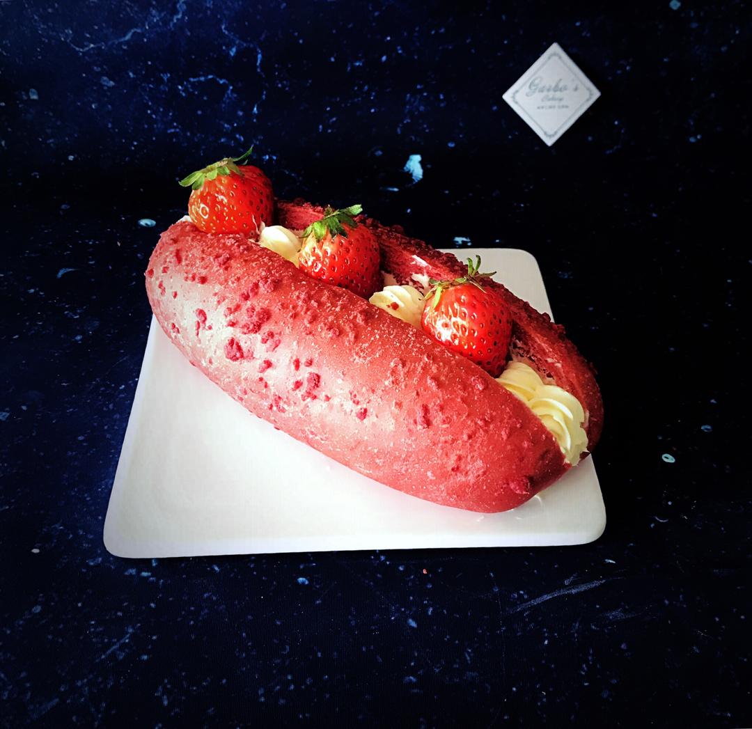 草莓软欧包的做法