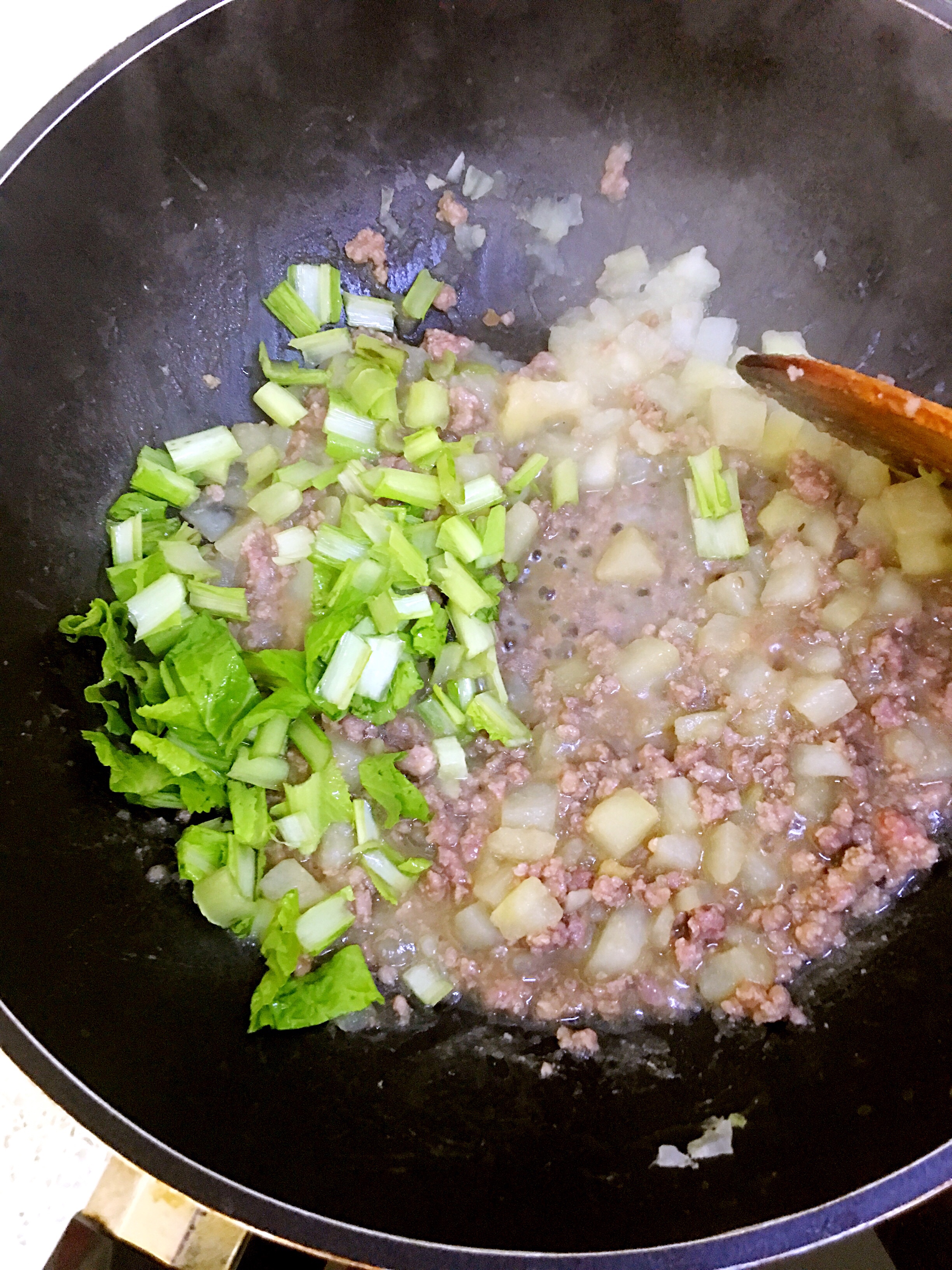 青菜肉沫熬土豆（无油健身版）的做法 步骤3