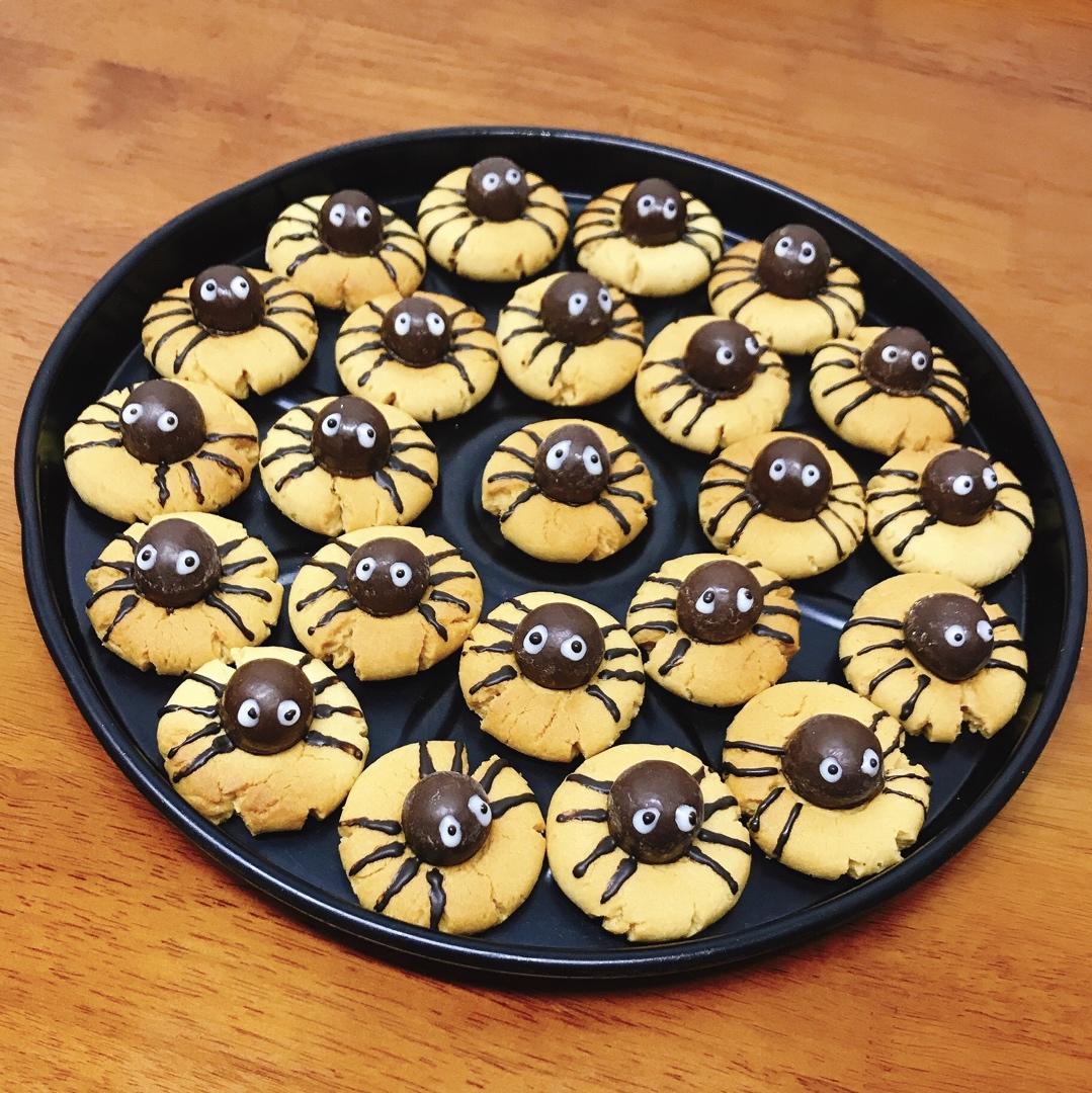 万圣节蜘蛛花生酱曲奇