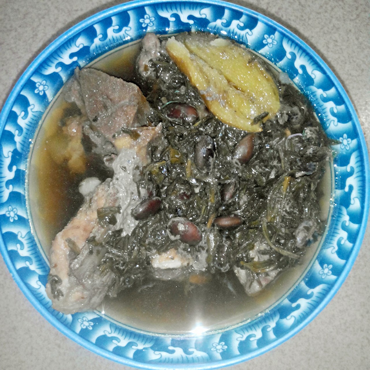 艾叶黑豆炖龙骨