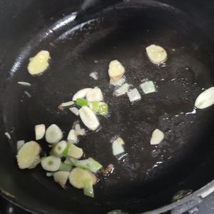 腊肠莴笋炒蛋的做法 步骤8