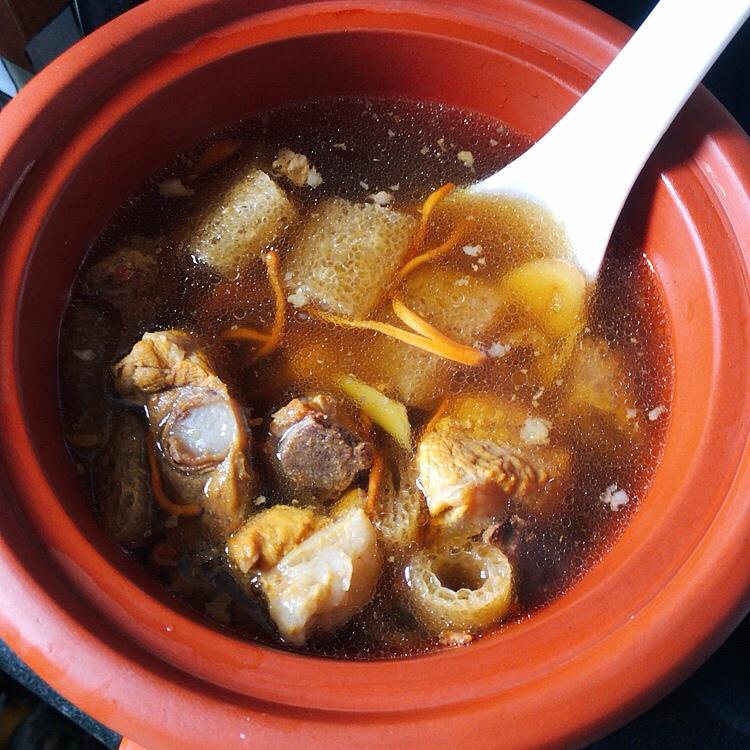 竹荪虫草花排骨汤